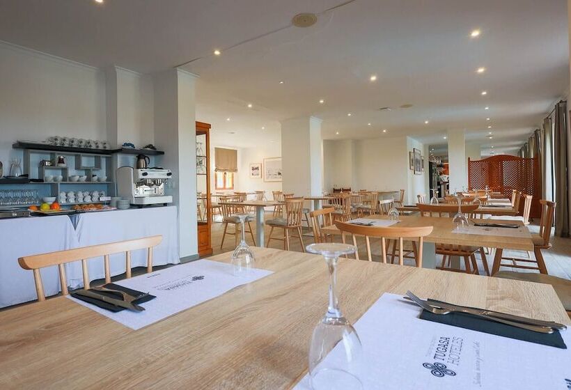 فندق ريفى Tugasa El Almendral