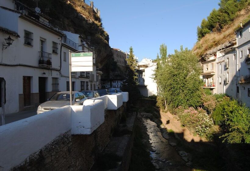 فندق ريفى Tugasa El Almendral