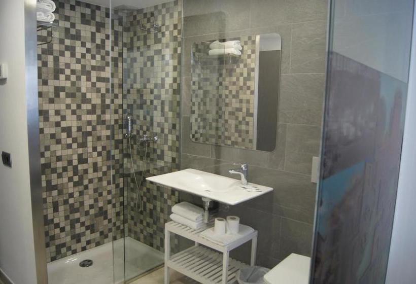 هتل Hostal Sanmar