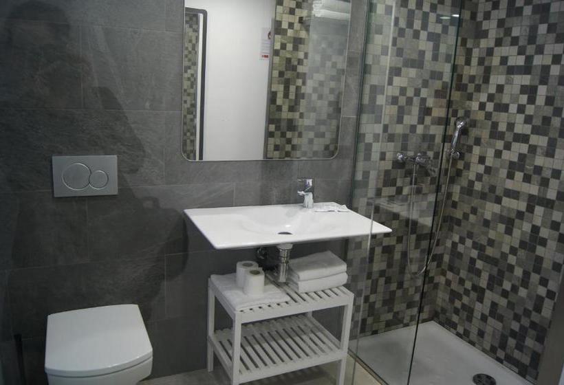 هتل Hostal Sanmar