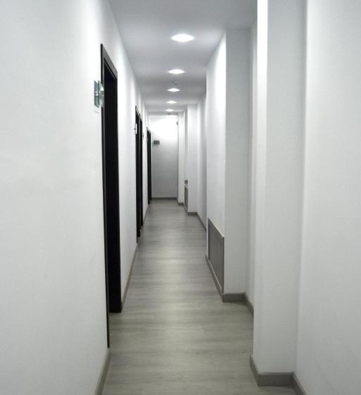 هتل Hostal Sanmar