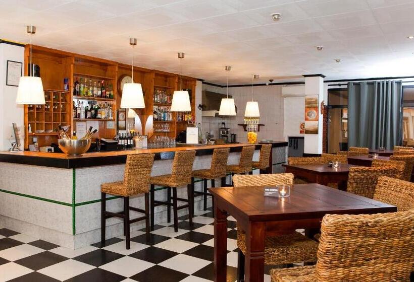 هاستل Hostal Tierramar