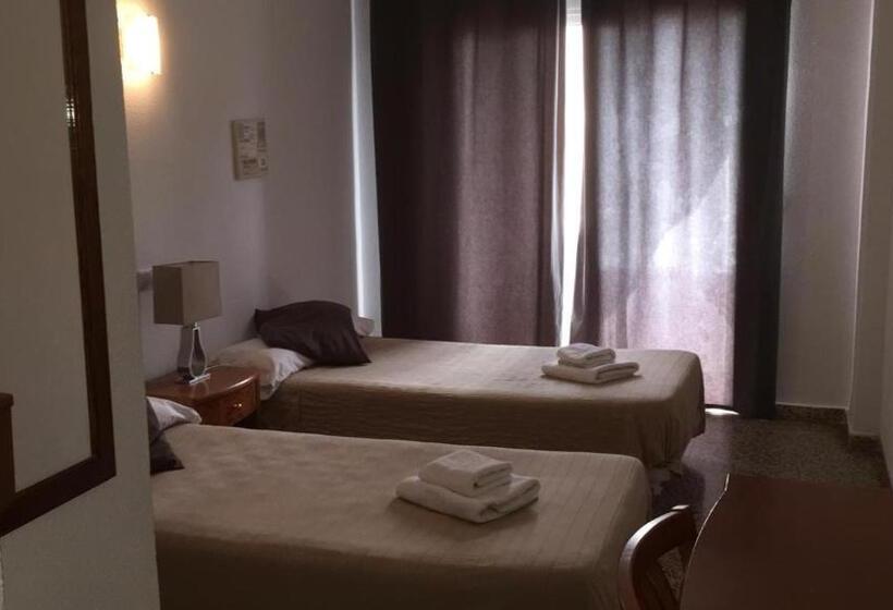 هاستل Hostal Tierramar