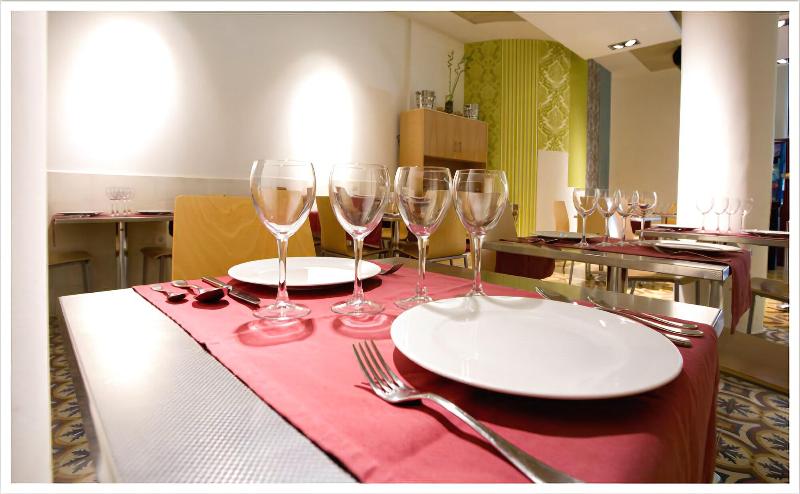 مسافرخانه La Lonja