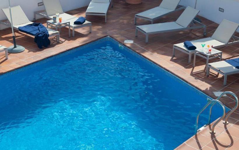 פונדק Roca Plana