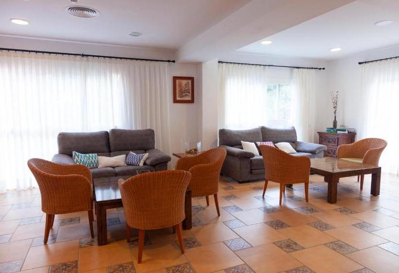 פונדק Roca Plana