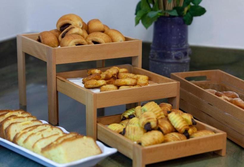 פונדק Roca Plana