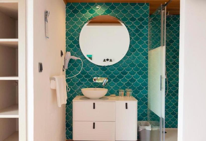 פונדק Roca Plana