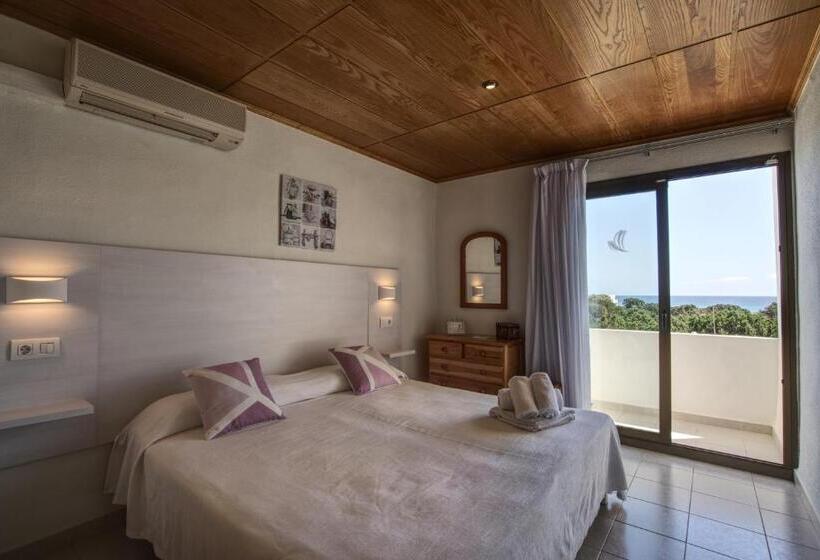 مسافرخانه Rosamar   Emar Hotels