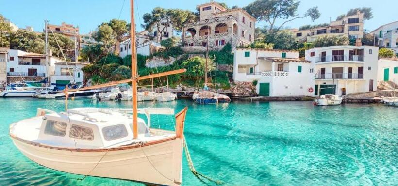 مسافرخانه Santanyi Port