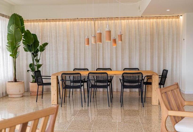 مسافرخانه Santanyi Port