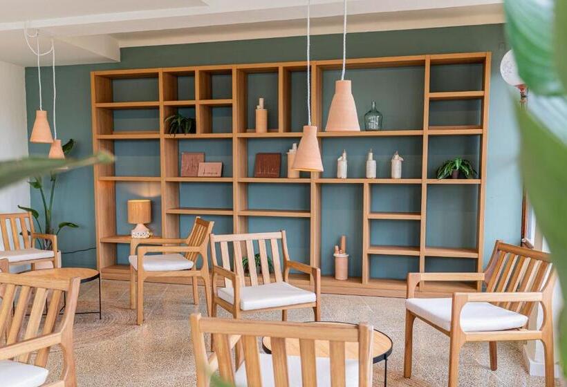 مسافرخانه Santanyi Port