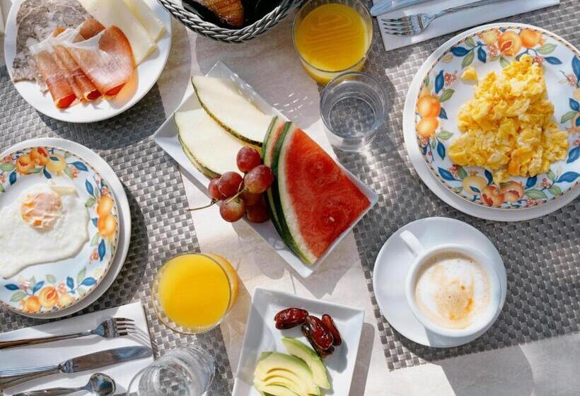 مسافرخانه Santanyi Port