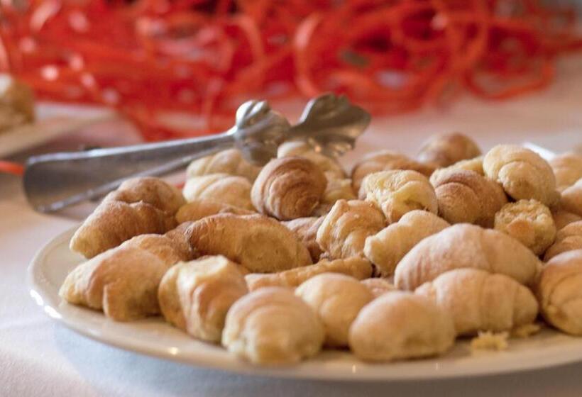 مسافرخانه Santanyi Port