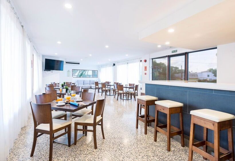 مسافرخانه Santanyi Port