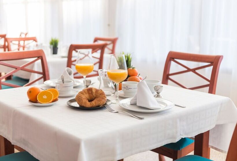 مسافرخانه Santanyi Port