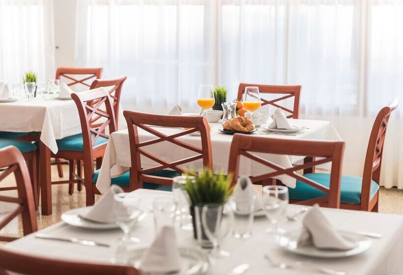 مسافرخانه Santanyi Port