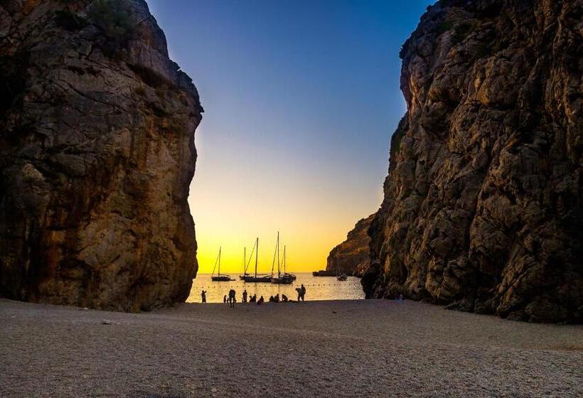 Хостел Sol Port Soller