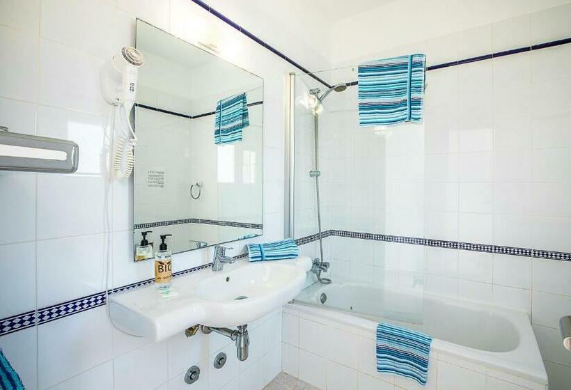 مسافرخانه Sol Y Mar