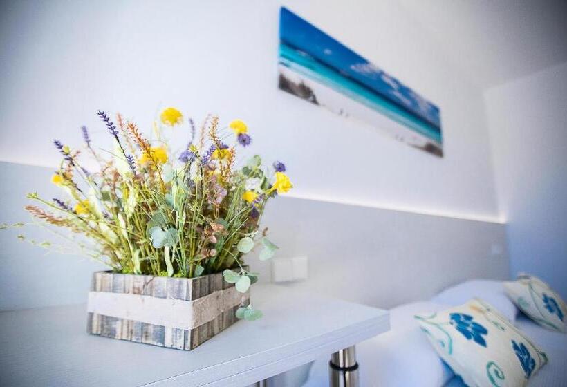 مسافرخانه Sol Y Mar