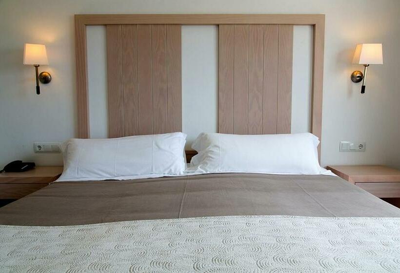 فندق Apartamentos Es Caló