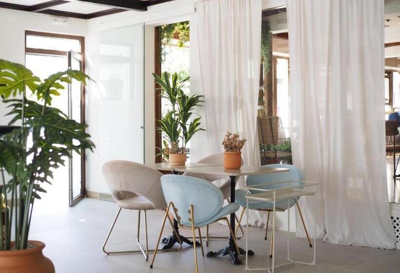 هتل As Hortensias