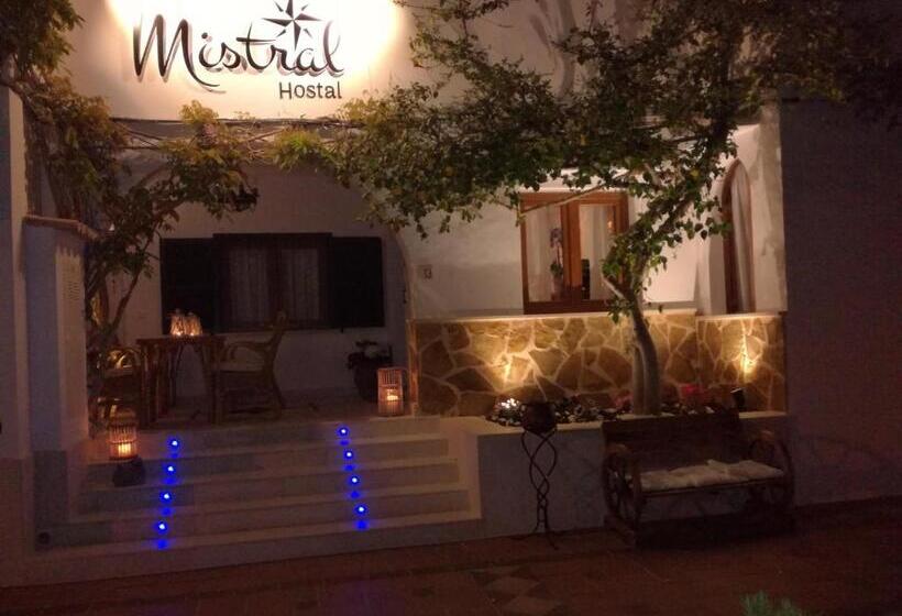 هتل Boutique Hostal Mistral