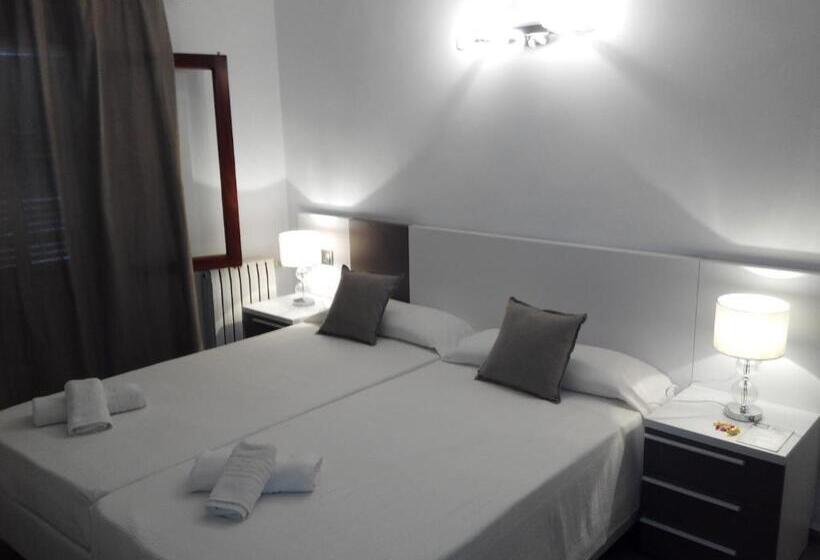 هتل Boutique Hostal Mistral