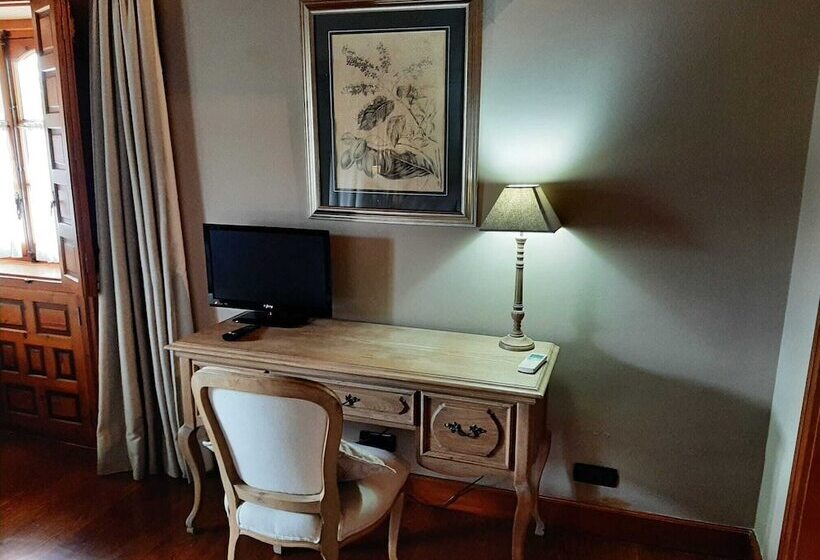 בית מלון כפרי Castillo El Collado