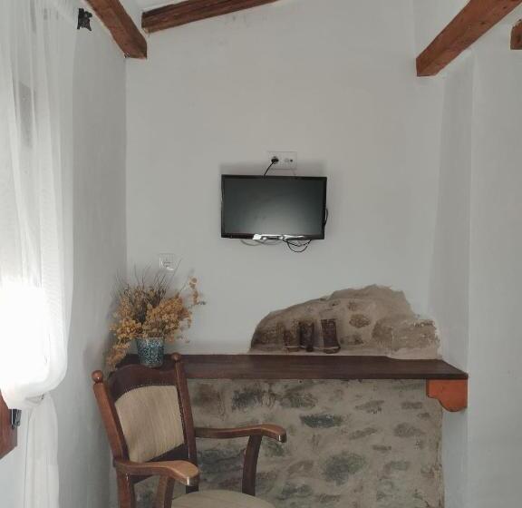 Отель Hostal Refugio De Gredos