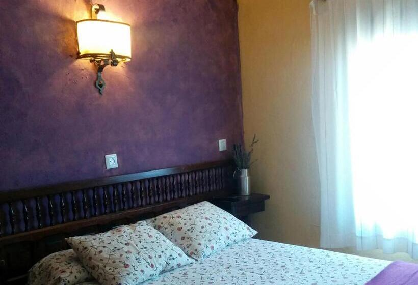 Отель Hostal Refugio De Gredos