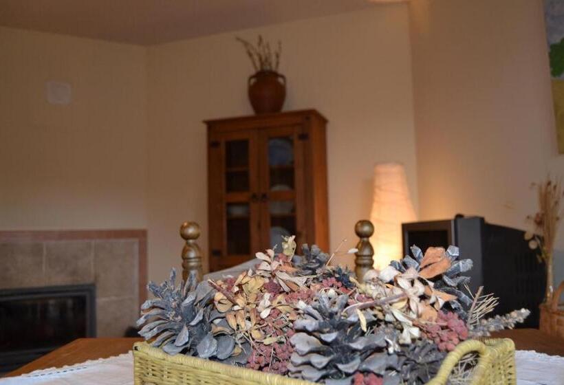 Отель Hostal Refugio De Gredos