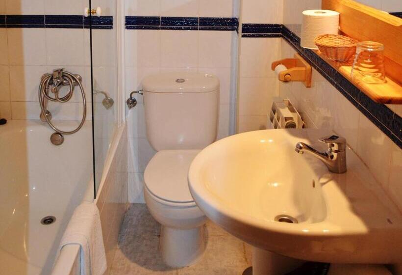 Отель Hostal Refugio De Gredos