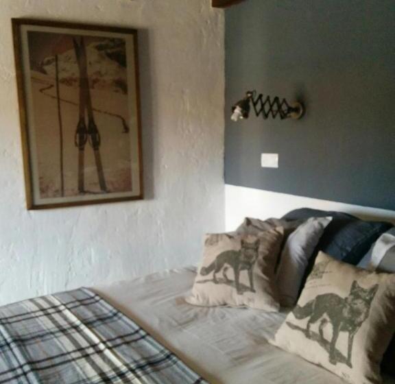 Отель Hostal Refugio De Gredos