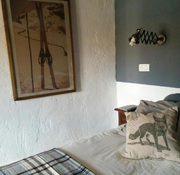 Отель Hostal Refugio De Gredos