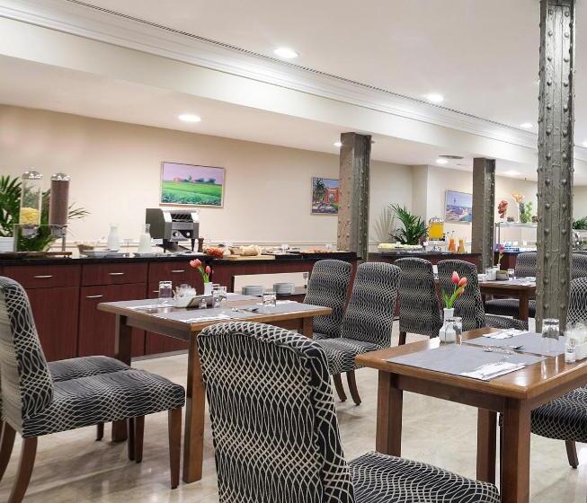 Отель Exe Laietana Palace