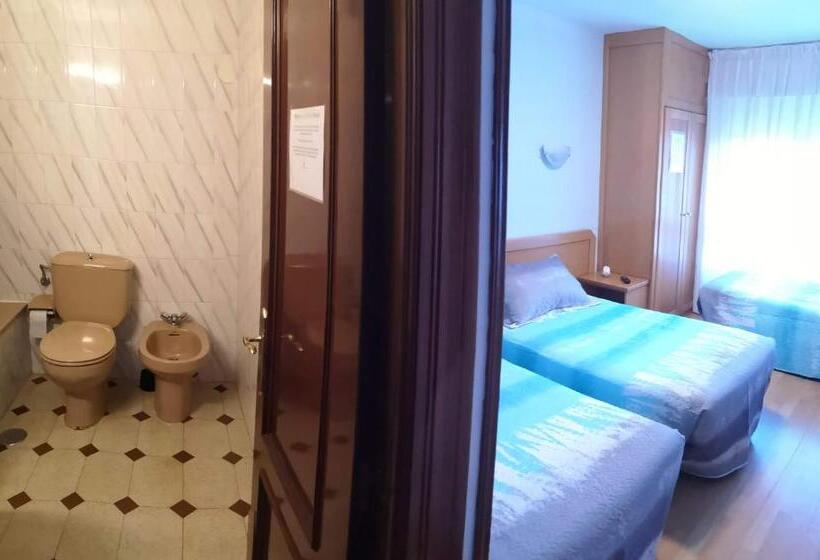 هتل Hospedaje Covadonga