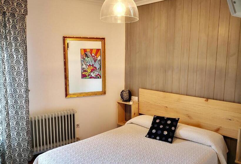 فندق Hostal Alcántara