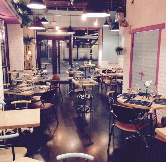 فندق Hostal Alcántara