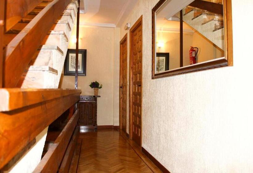 فندق Hostal Alcántara