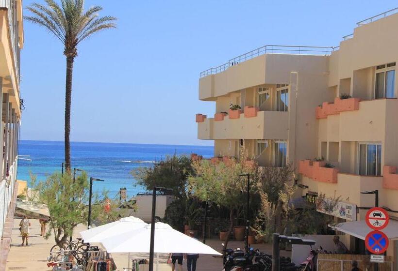 هتل Hostal Alemania