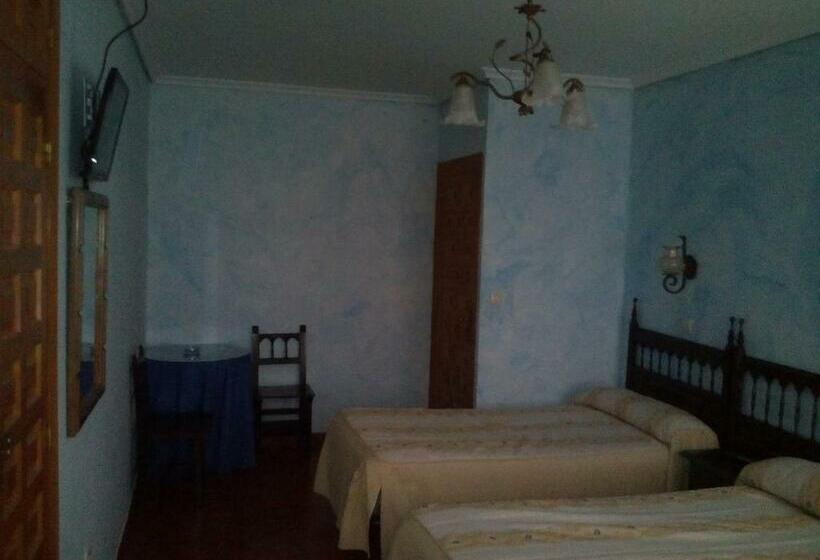 فندق Hostal Bellas