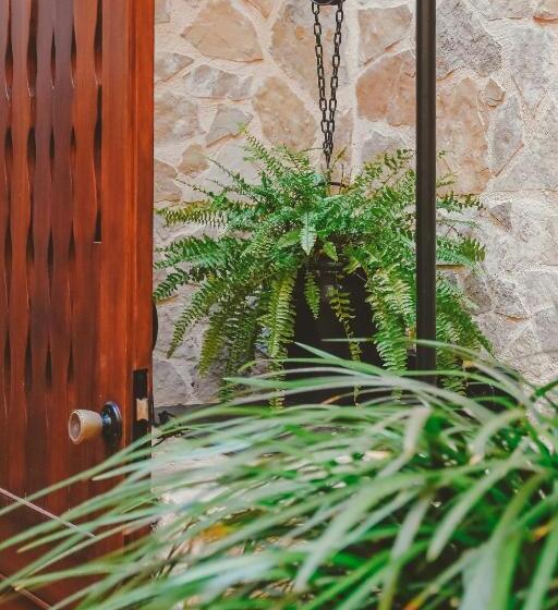 هتل Hostal Can Gallu