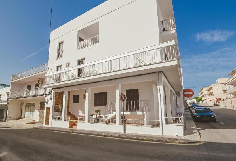 هتل Hostal Can Gallu