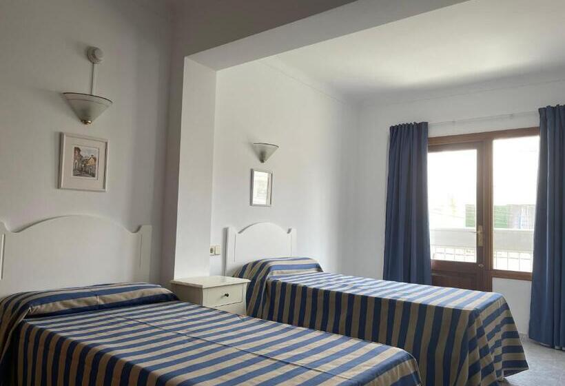 هتل Hostal Can Gallu