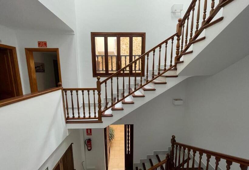 هتل Hostal Can Gallu