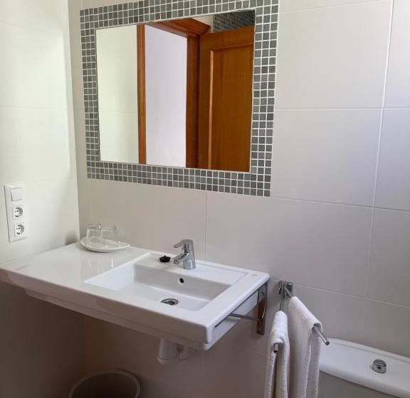 هتل Hostal Can Gallu