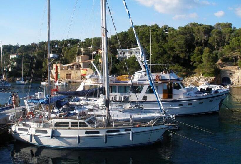 هتل Hostal Can Jordi