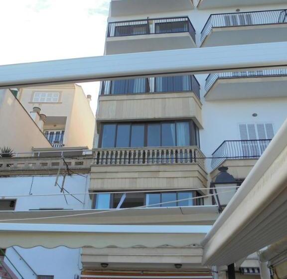 هتل Hostal Can Jordi