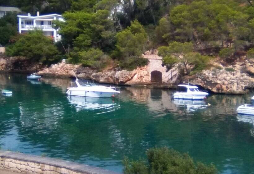 هتل Hostal Can Jordi